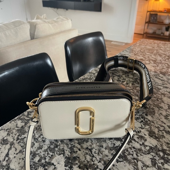 Marc Jacob’s crossbody - Picture 1 of 3